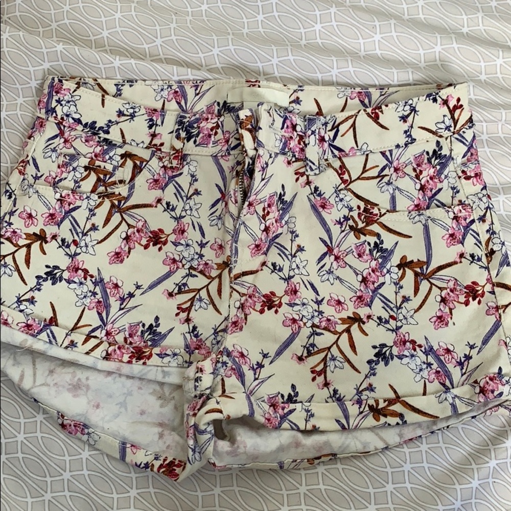 🌸 3/$25 H&M flower Jean shorts